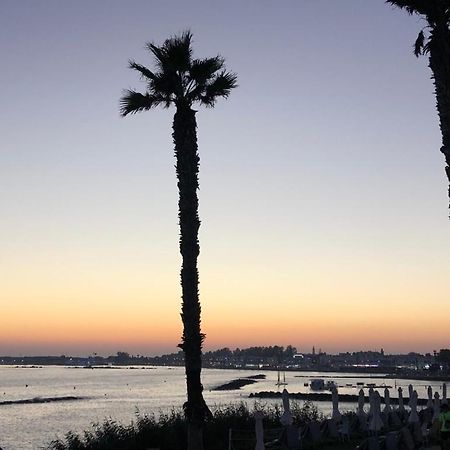 Central Pool-Side 2 Bedroom Apartment In Paphos 外观 照片